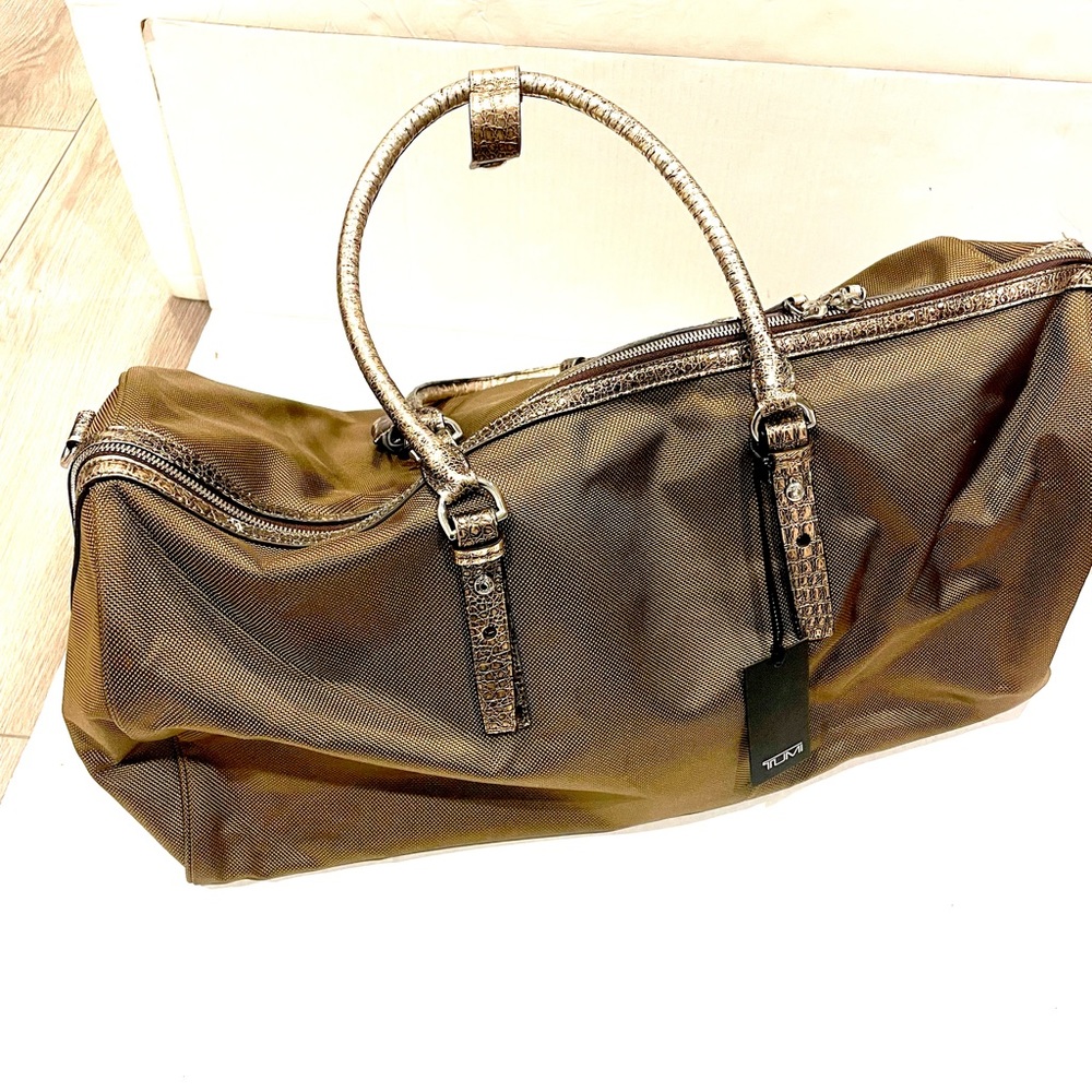 TUMI Carry More Ballistic Nylon and Leather Trim Bag NWT - Picture 2 of 16
